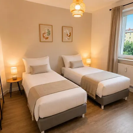 Διαμέρισμα Zentral Gelegene Ferienwohnung, Gemuetliche Boxspringbetten, Wifi, Smart Tv, Balkon Χάλμπερσταντ