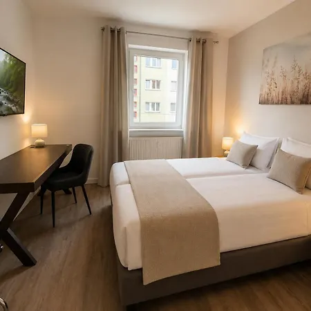 Zentral Gelegene Ferienwohnung, Gemuetliche Boxspringbetten, Wifi, Smart Tv, Balkon